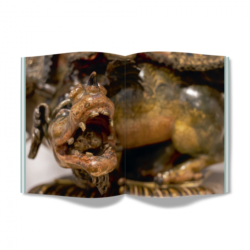 Hand in Hand: Sculpture and colour in... Hand in Hand: Sculpture and colour in...