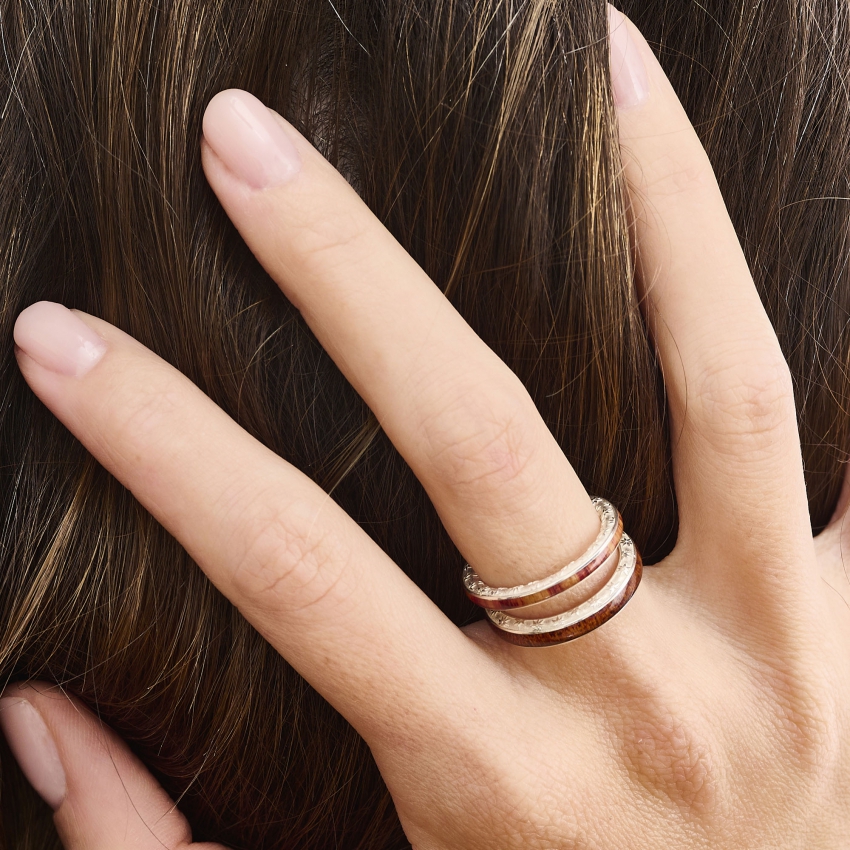 Anillo "Darse la mano" en caoba